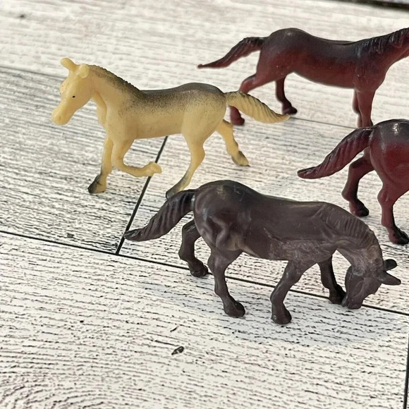 VTG Lot Of 8 Miniature Horse Figurines China Mixed Colors Poses Plastic Lot #2 - Picture 6 of 12